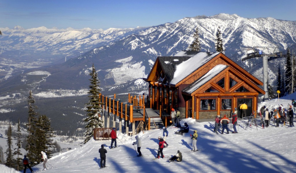Fernie-ski-resort-travel-news-luggage-online-tourism-scenery-mountains-lol-cool-fancy